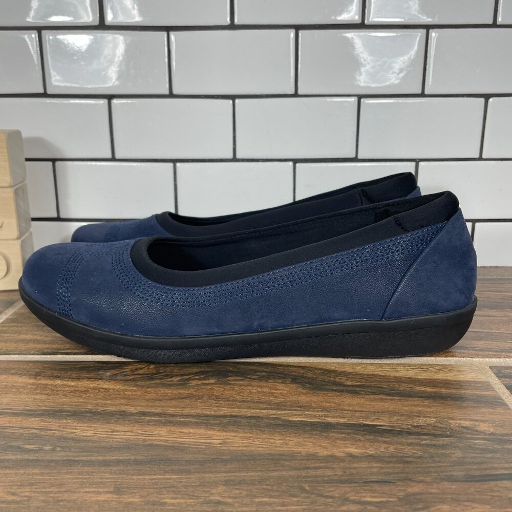 Clarks Ayla Low Shoes Womens Size 9 Navy Cloudsteppers Casual Comfort Slip Ons